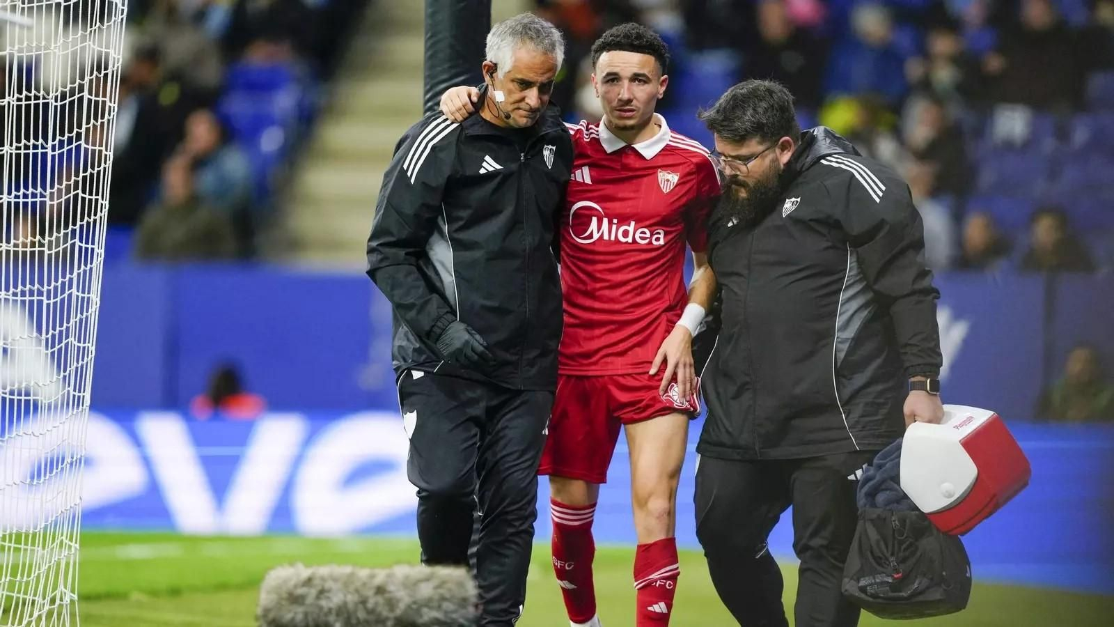 Rubén Vargas se marcha lesionado del campo tras sufrir una lesión muscular.
