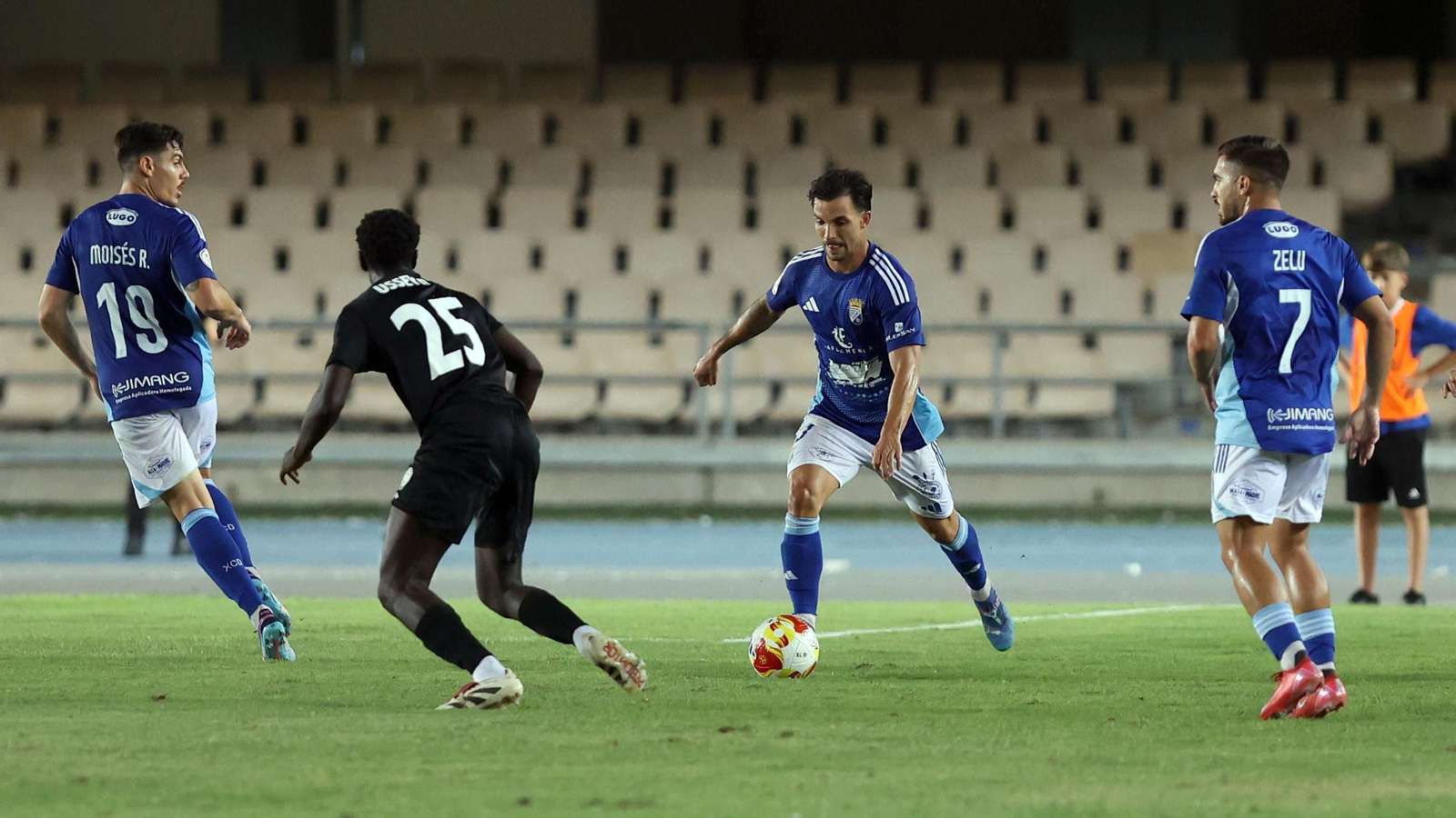 Imágenes del Trofeo Feria de la Vendimia entre el Xerez CD y el Juventud Torremolinos en Chapín