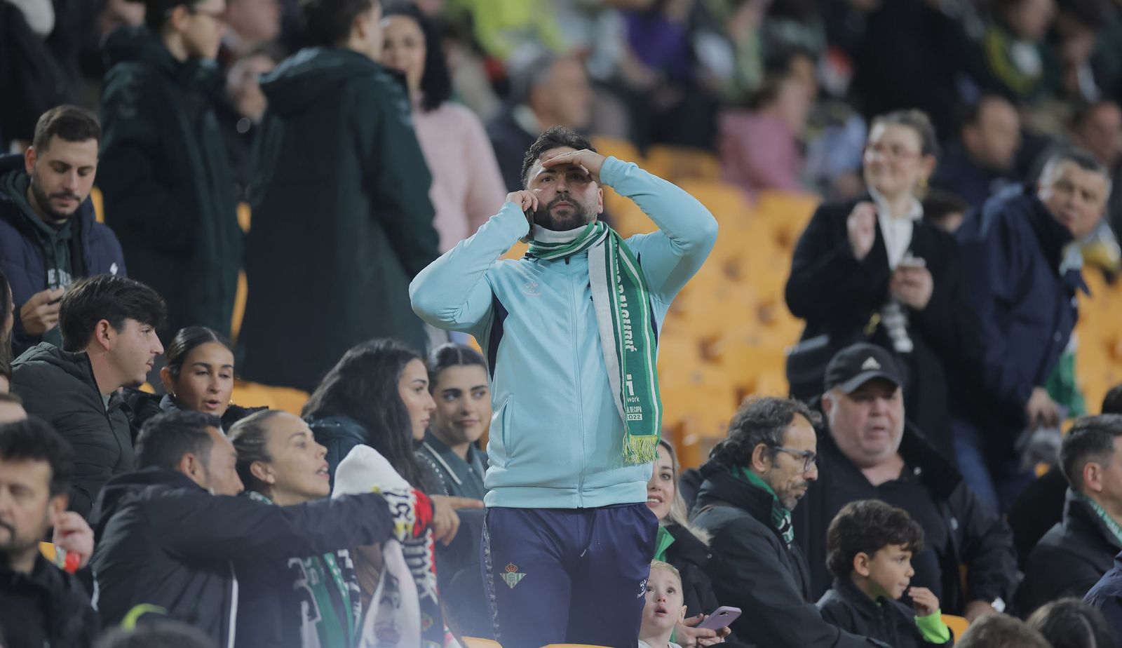 Búscate en las fotos del Betis - Elche