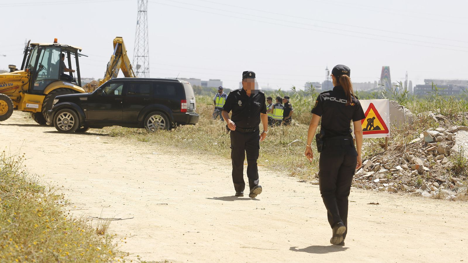 La búsqueda de Marta del Castillo bajo el puente del Alamillo, en imágenes