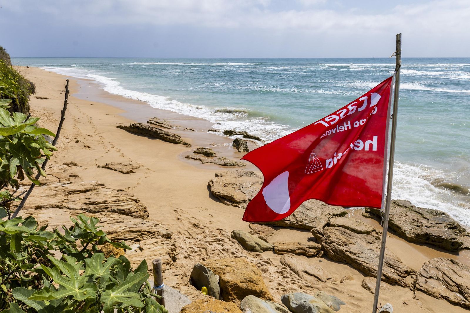 Las imágenes de la playa de los Caños tras el fuerte oleaje