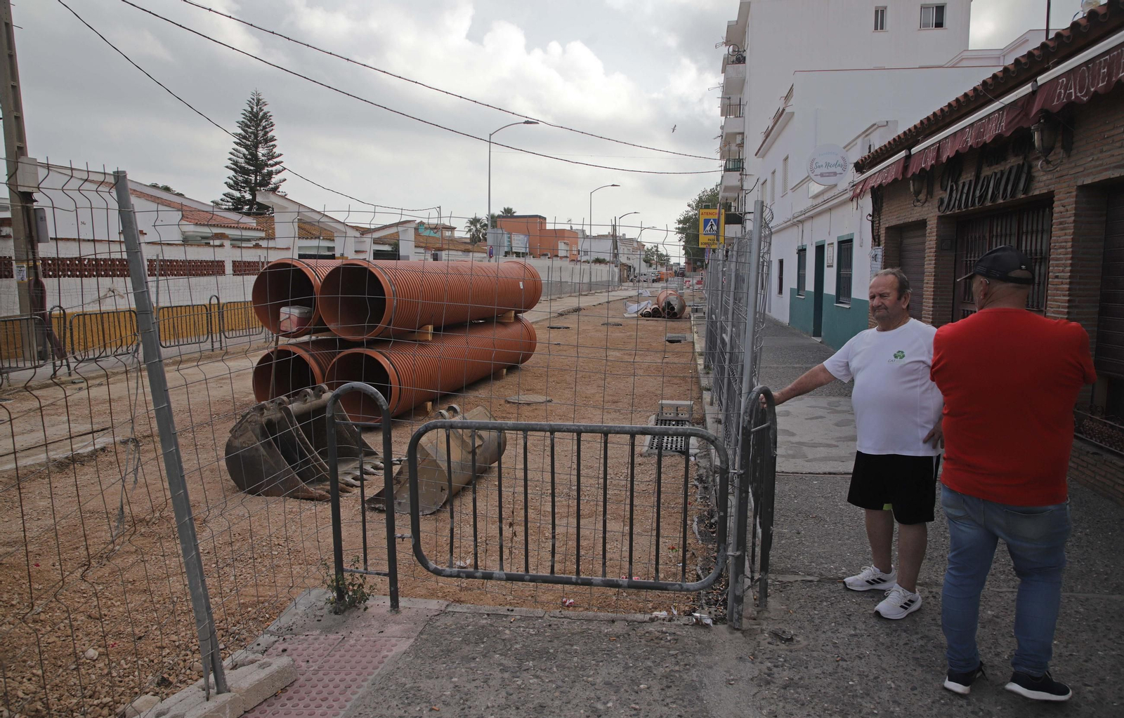 Fotos de las obras de renovación de infraestructuras hidráulicas en la avenida Diputación de Algeciras