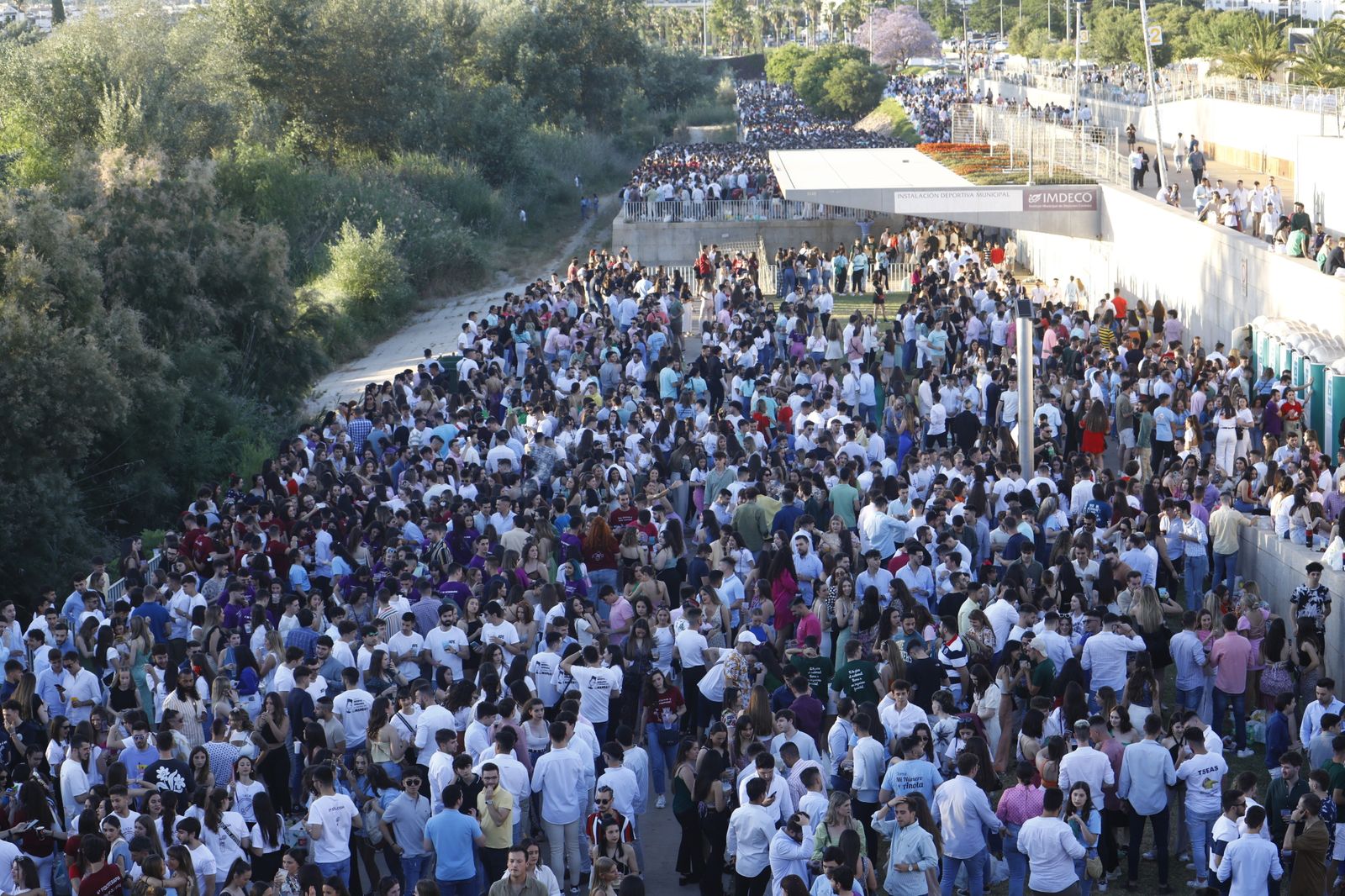 Feria de Córdoba: Las imágenes del botellón multitudinario, en imágenes