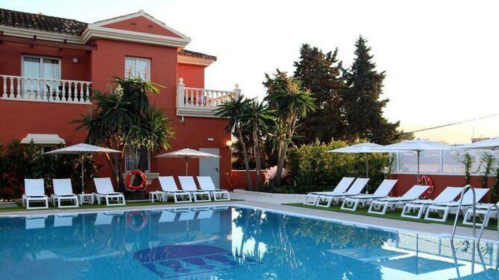 La piscina del Hotel Alborán, en Algeciras.