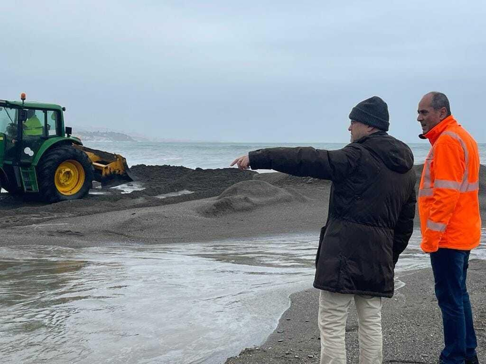 Los destrozos del temporal en las playas de la Axarquía, en fotos