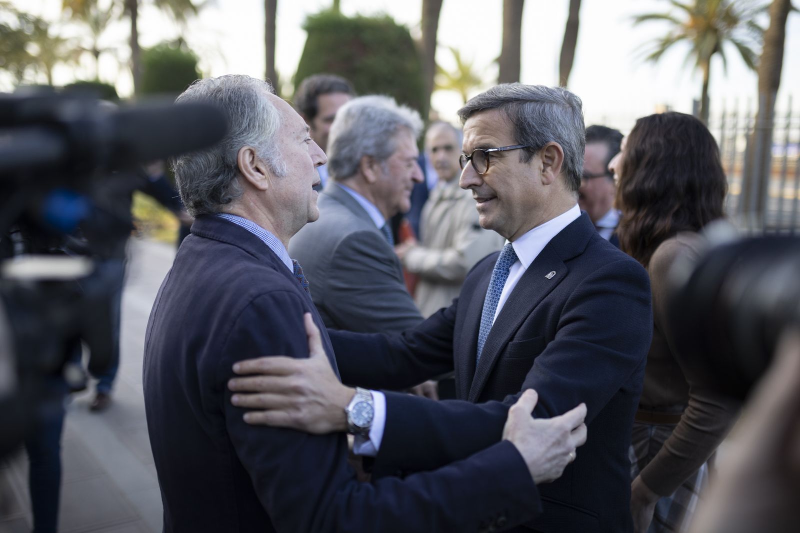 Imágenes de la recepción de los invitados al desayuno-coloquio con Jorge Paradela en el Foro Joly Andalucía