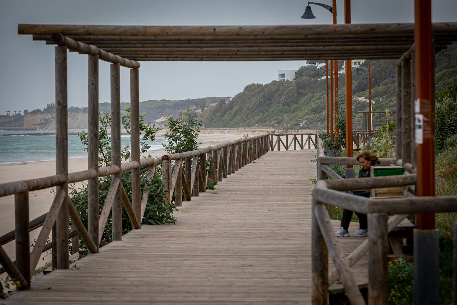 Un paseo al atardecer, por la pasarela Blas de Lezo. Puestas de sol espectaculares a pie de playa.