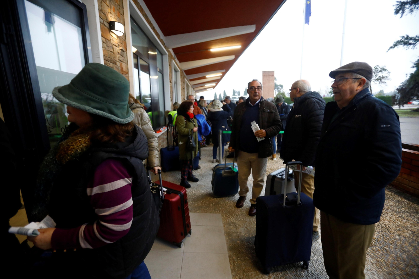 El despegue del el primer vuelo chárter a Europa en el aeropuerto de Córdoba, en imágenes