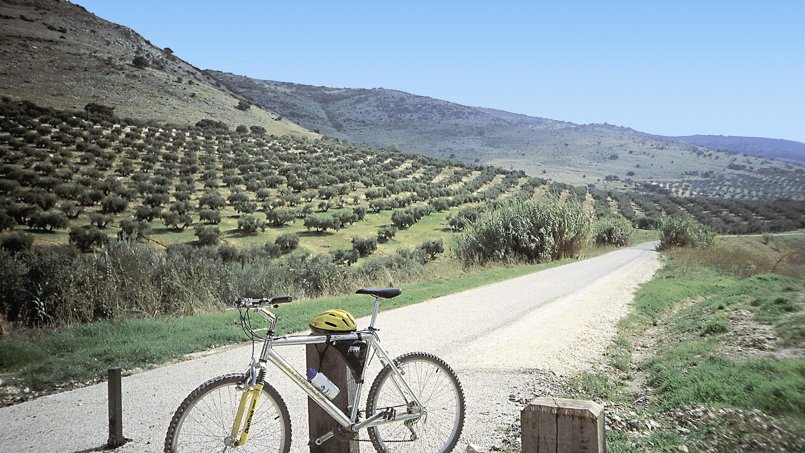 Pueblos como Luque, Zuheros, Doña Mencía, Cabra y Lucena integran La Vía Verde de La Subbética