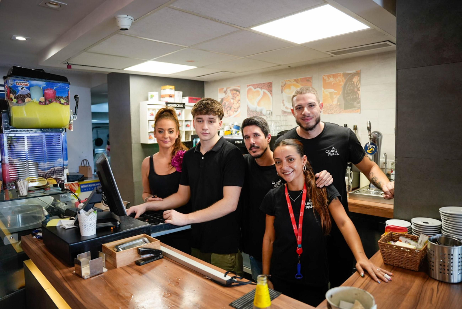 Los almerienses disfrutan del lunes en la Feria del Mediodía