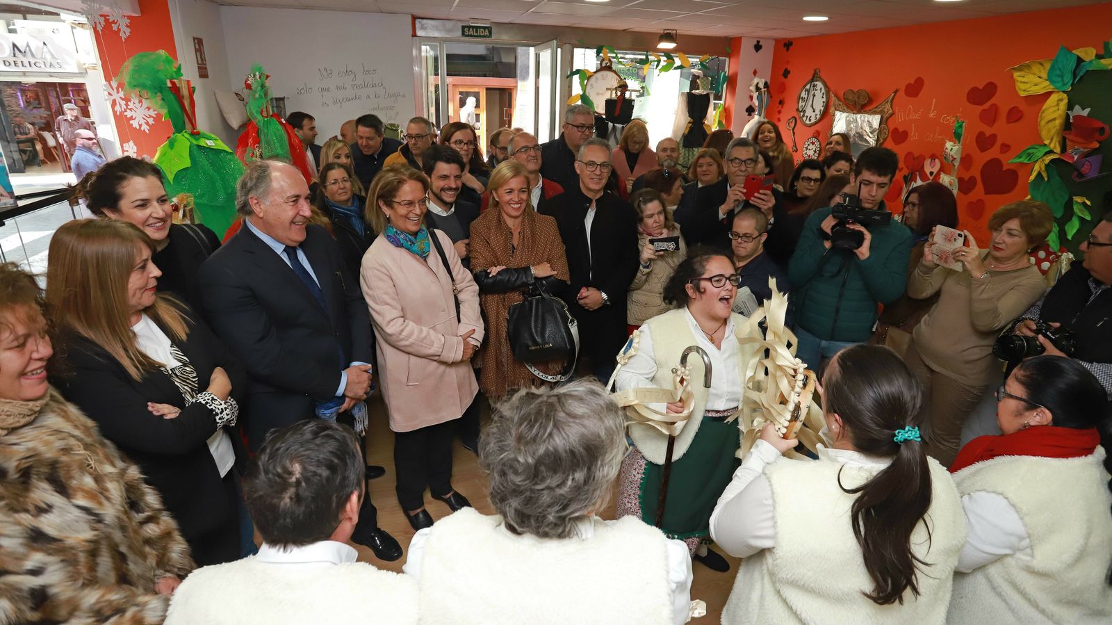 Las mejores fotos de la inauguración del mercadillo navideño de Apadis