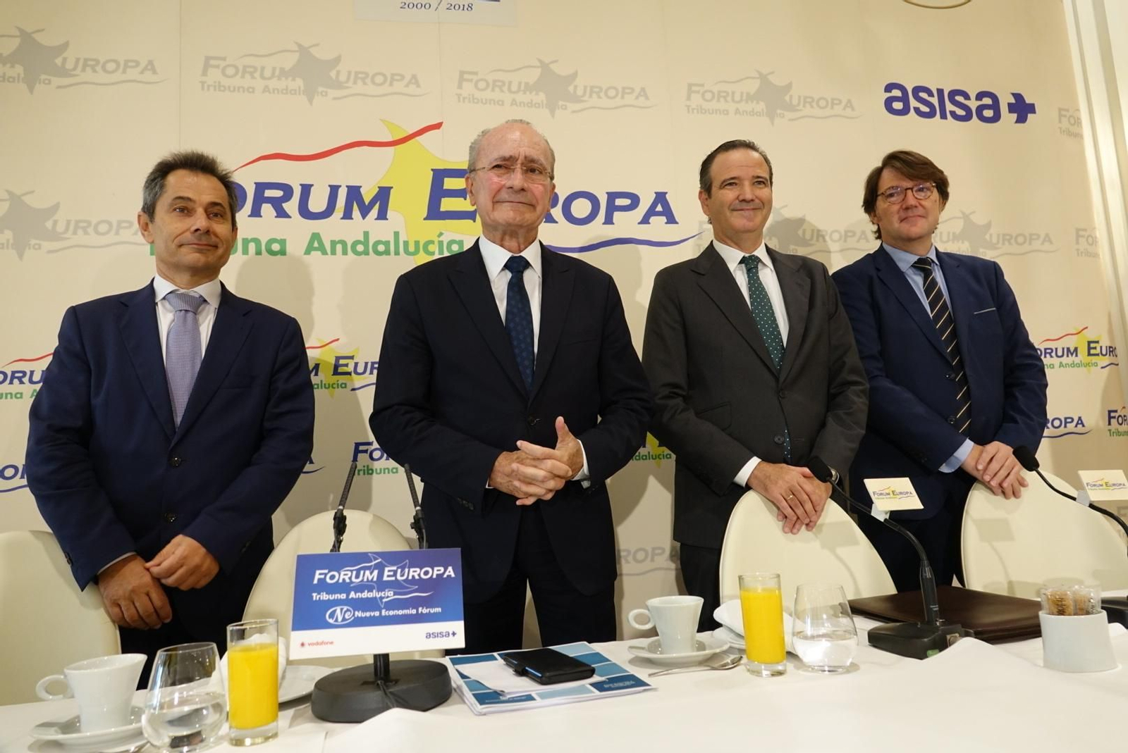 De la Torre, ayer, en el desayuno informativo.