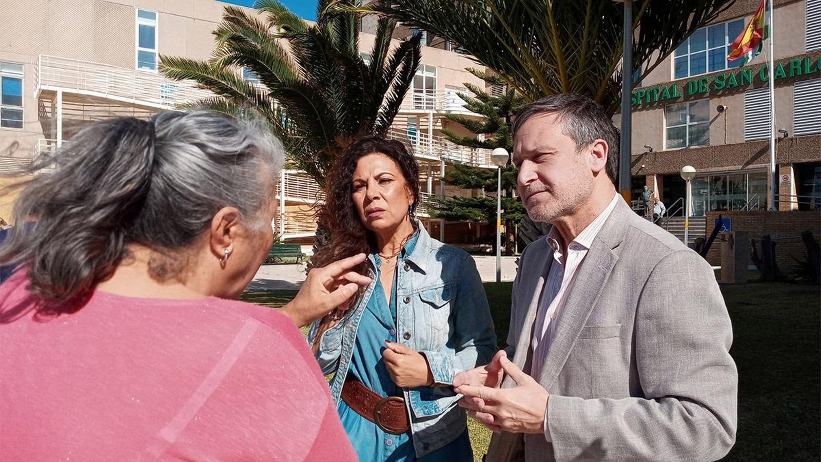 El diputado autonómico de VOX, José Ortells, en el hospital de San Carlos, en San Fernando