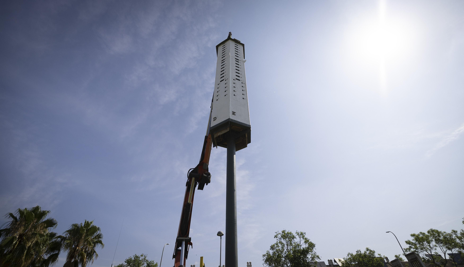 La primera torre-nido de España para el control del virus del Nilo, todas las imágenes