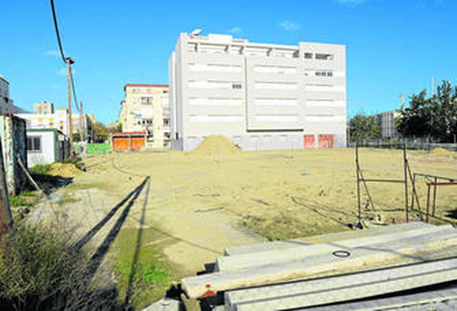 El edificio que se alza en el solar que ocupaban las Casitas Bajas y que en breve será ocupado por sus inquilinos.