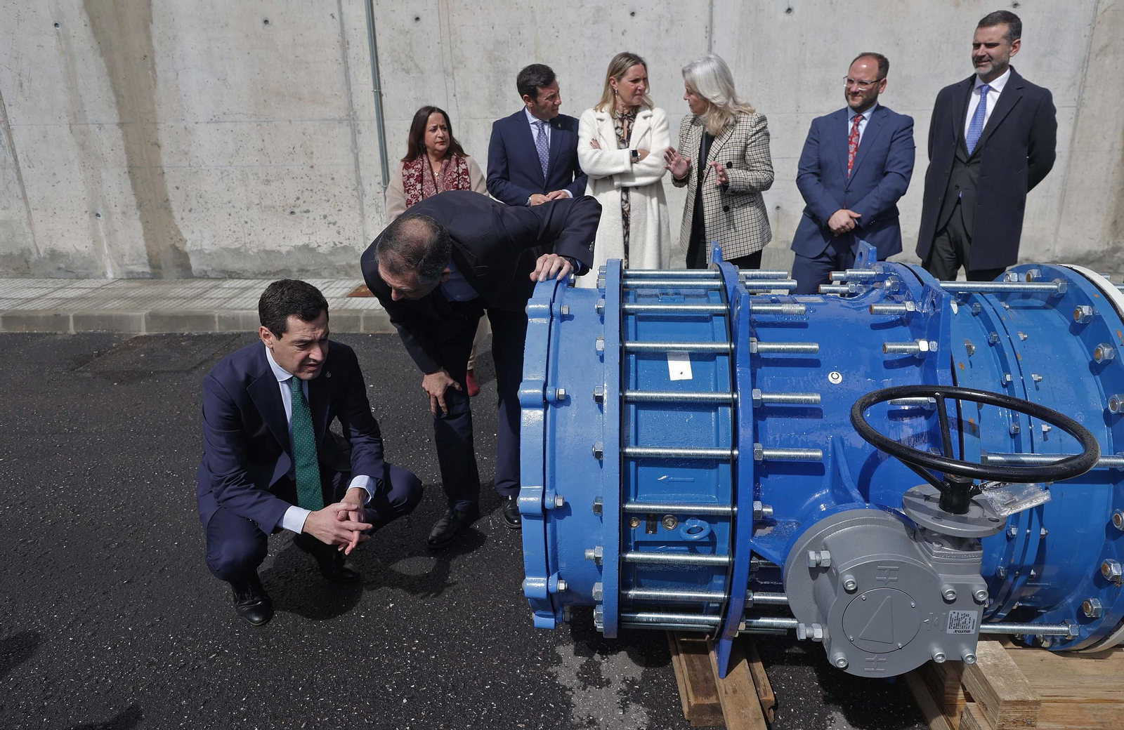 Juanma Moreno inaugura en Castellar la nueva tubería de agua para abastecer la zona norte de San Roque y el Valle del Guadiaro, en imágenes