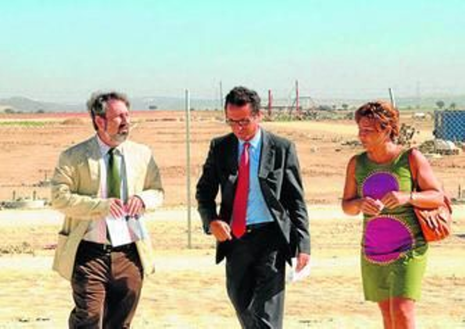 Almagro, Grimaldi y Ortiz, durante la visita en San José del Valle.