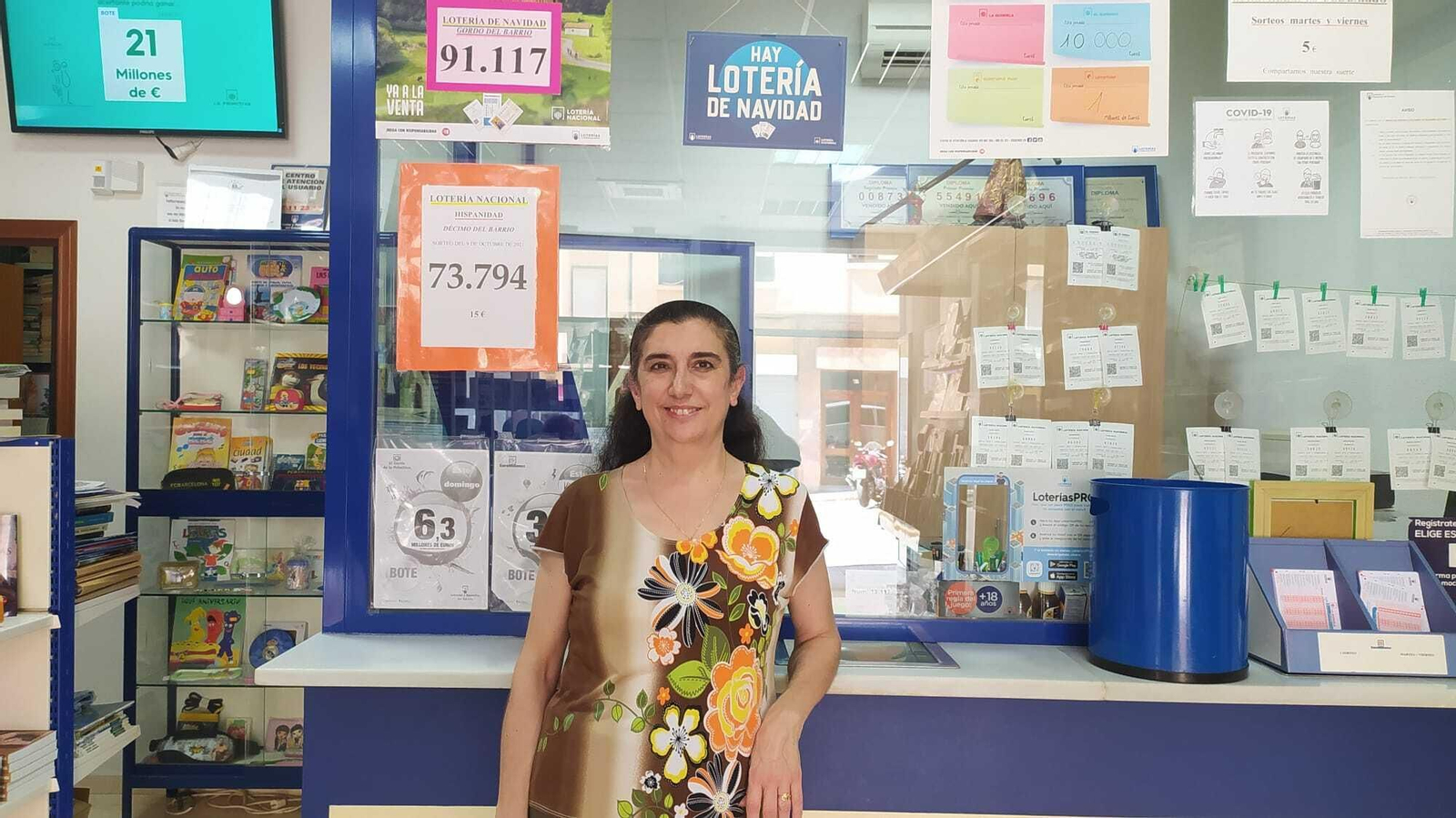 María Dolores Pina regenta un receptor de Loterías en San Fernando