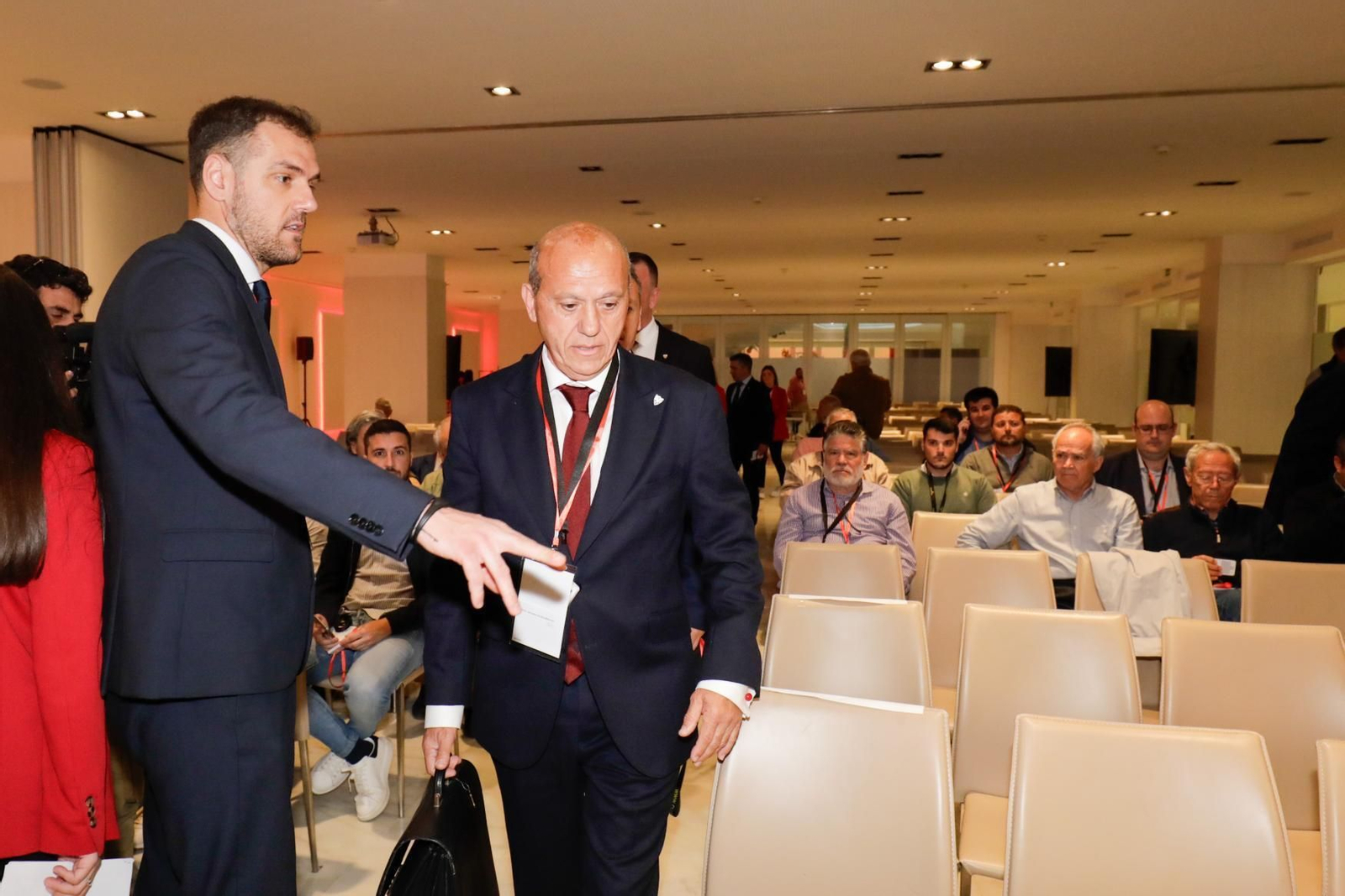 Las fotos de la Junta General Extraordinaria del Sevilla