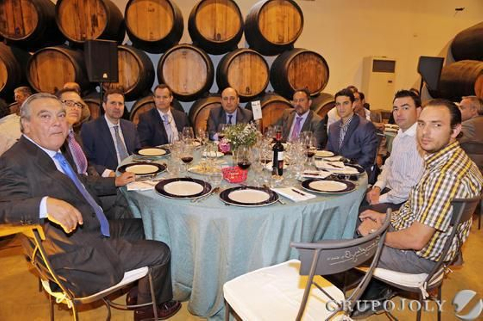 José Ferris (Grupo Ferris), Juan José Quirós, Felipe Castellanos (Felipe Castellanos), Luis Barrera Gallego (Aguas de Rota), Juan Manuel Ruiz, Javier y Germán Quijada, acompañados por Manuel Antonio Ramírez Santos y Pedro Francisco Sánchez Ferrer (Banco Popular). 

Foto: Miguel Angel Gonzalez