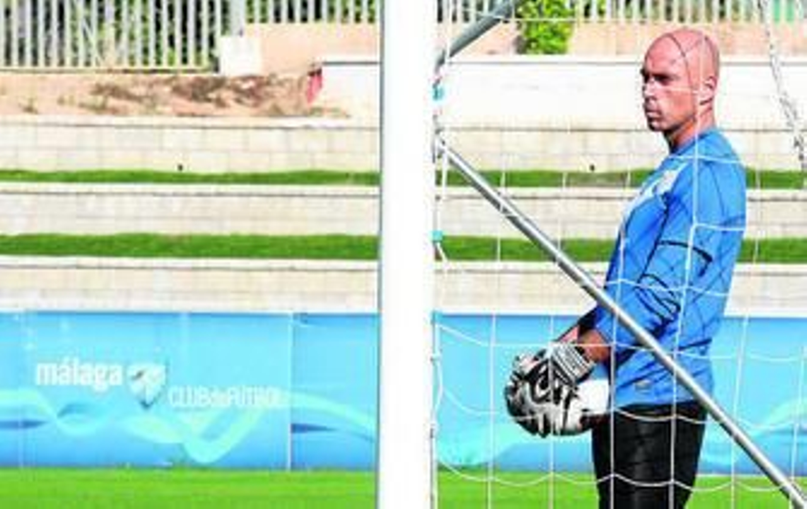 Willy Caballero, en un entrenamiento en el Ciudad de Málaga.