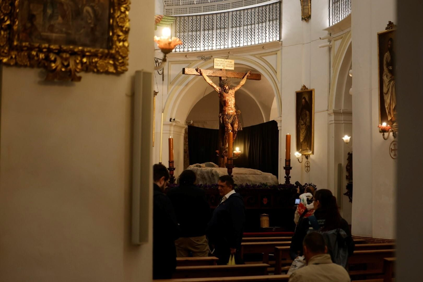 Rezos en San Rafael a la Universitaria en este Martes Santo de Córdoba, en imágenes
