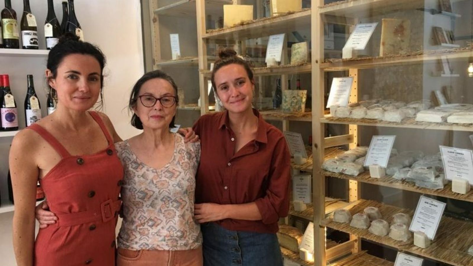 Eugenia, María y Claudia Orzáez en su tienda