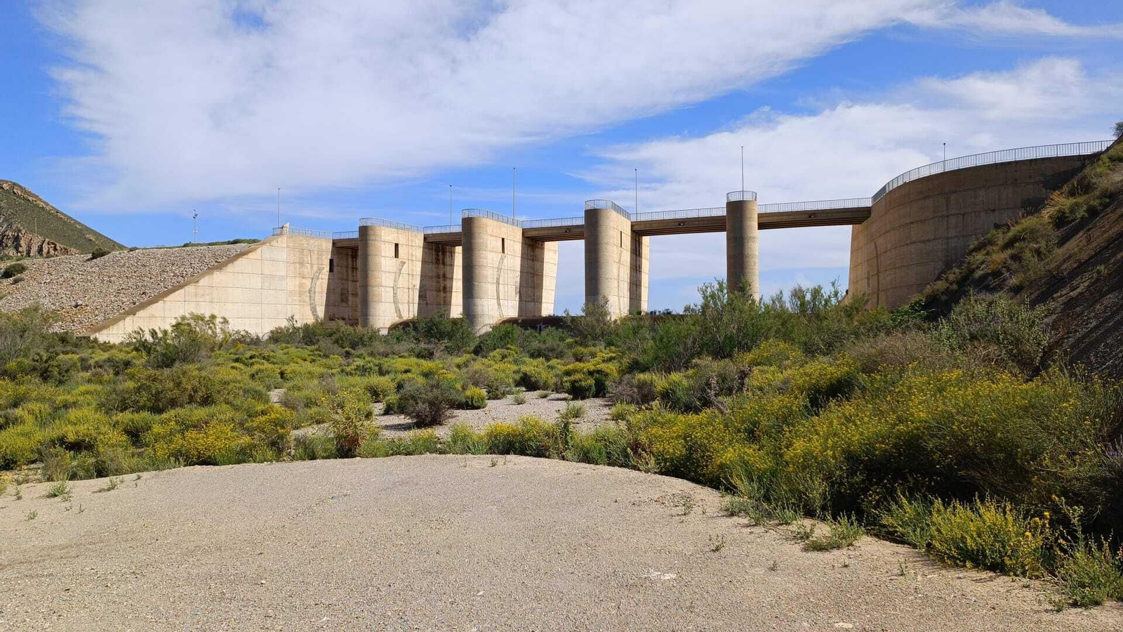 Así se encuentra el embalse de Cuevas del Almanzora tras dos meses intentos de lluvias.