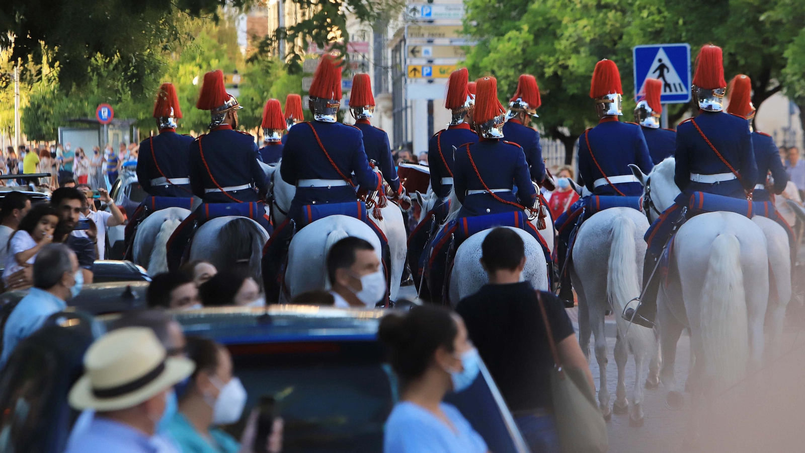 Desfile del Escuadrón de Caballería de la Guardia Real por las calles de Jerez