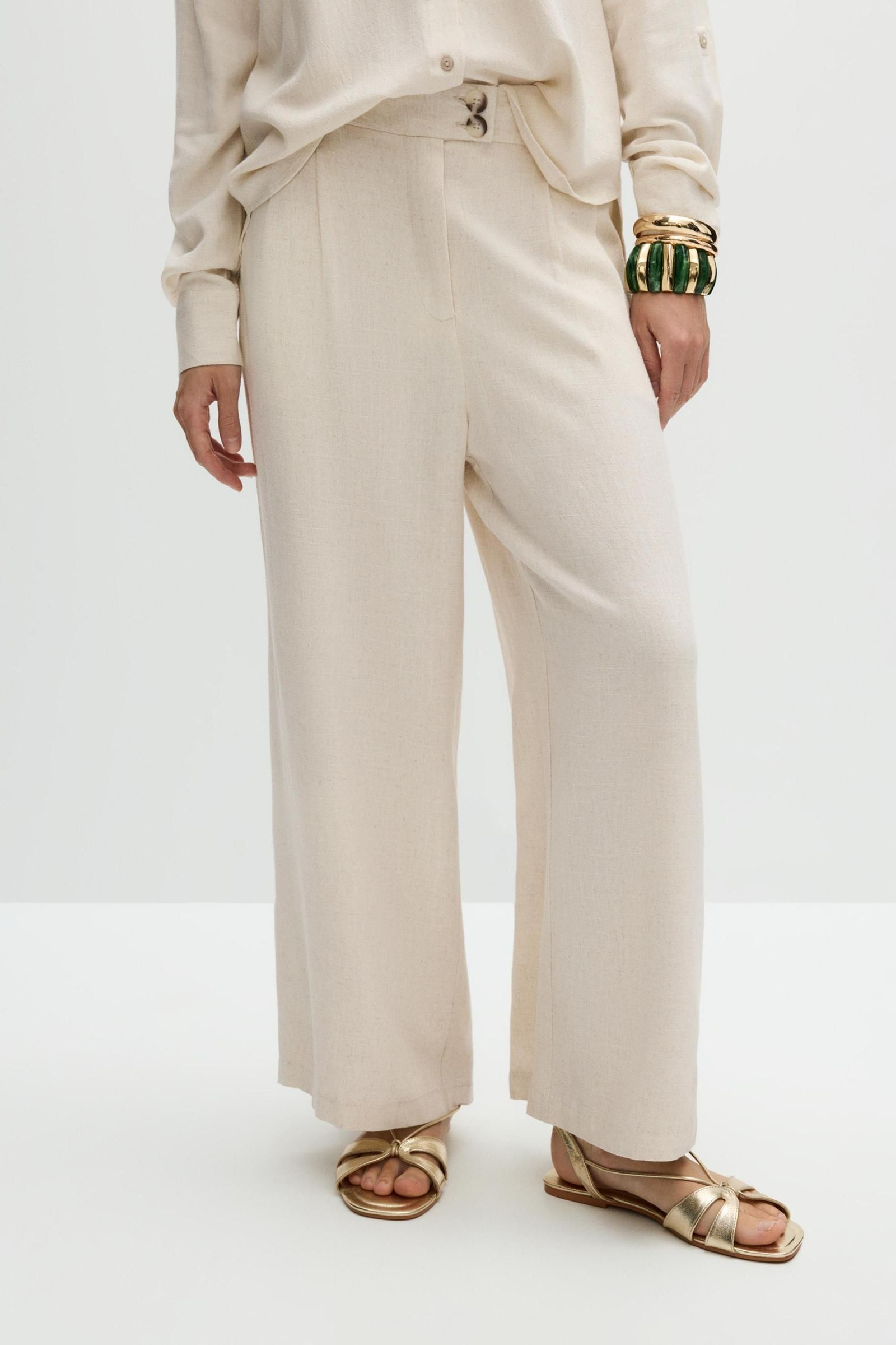 Pantalones sueltos de Lefties. Pantalones sueltos de Lefties.
