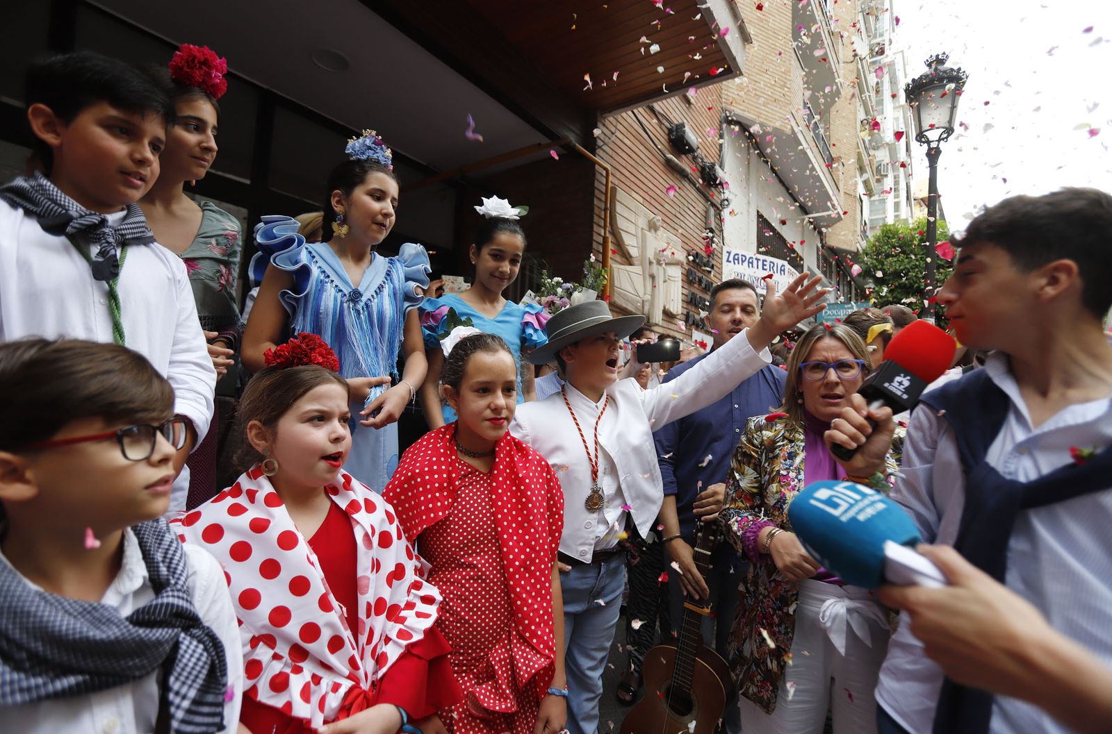 Imágenes de Emigrantes a su paso por el colegio Santo Ángel