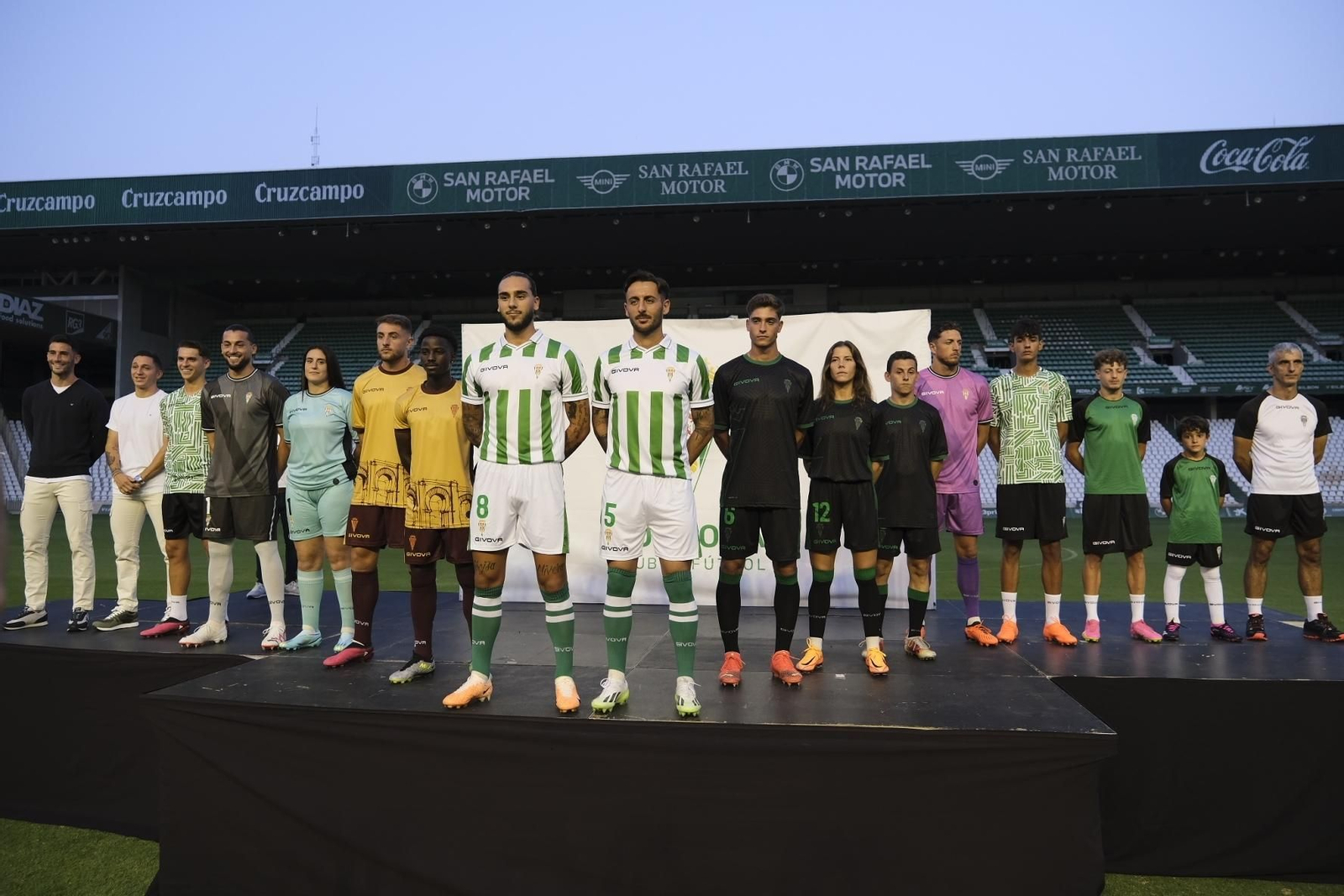 Las mejores fotos de las nuevas camisetas del Córdoba CF Las mejores fotos de las nuevas camisetas del Córdoba CF