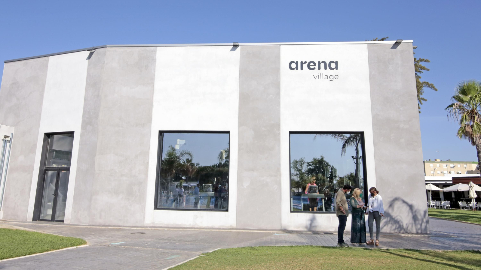 Alcaldesa visita Arena Fitness y Arena Village
