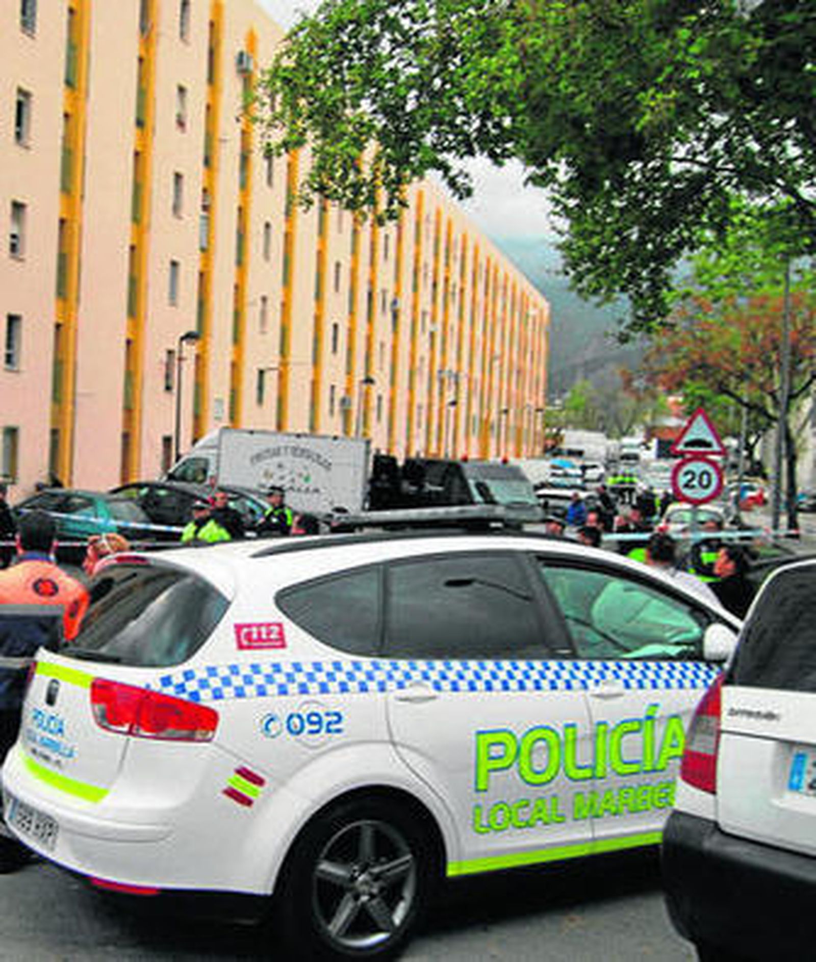 Policías locales de Marbella, en la zona del suceso.