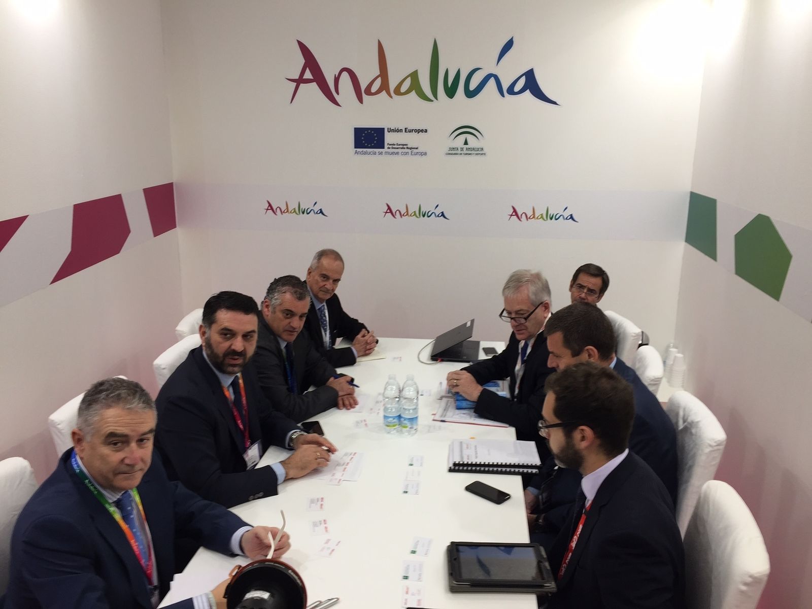 Un momento de la reunión celebrada ayer en Londres entre Turismo y Jet2.com.