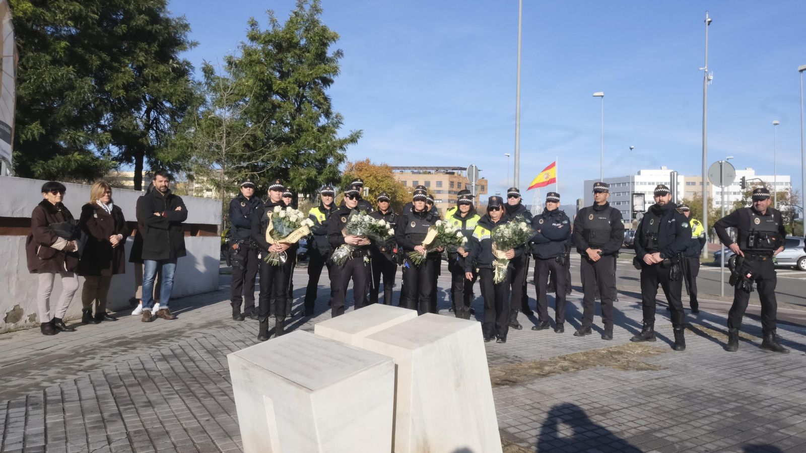 Aniversario del asesinato de las agentes de la Policía Local María de los Ángeles y María Soledad, en fotografías