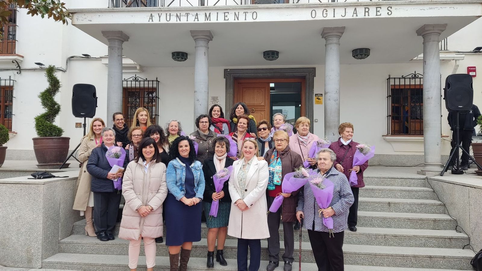Las diputadas Elena Duque y Pilar Caracuel en la clausura del Proyecto Huellas de Ogíjares