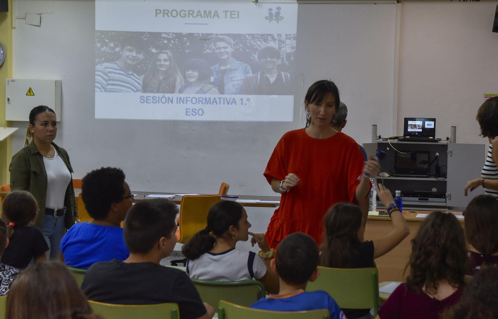 Una de las sesiones formativas que se están desarrollando en el centro, como primer paso para aplicar el programa TEI.