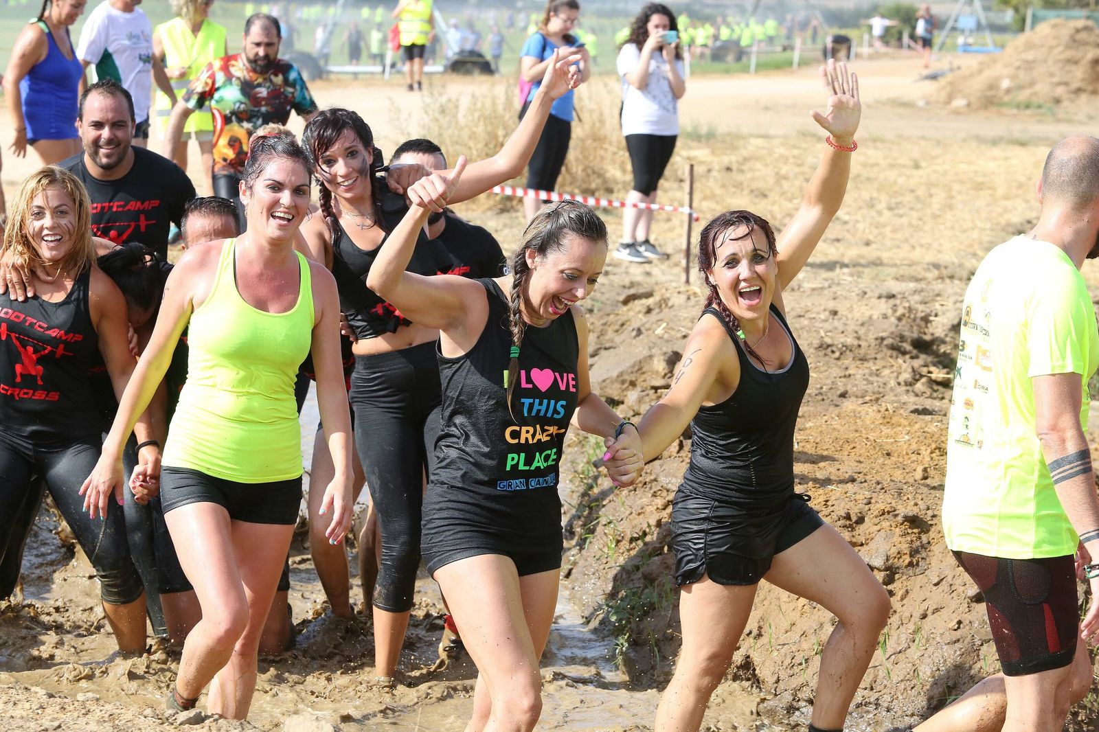 Imágenes de la carrera del barro celebrada en La Barca