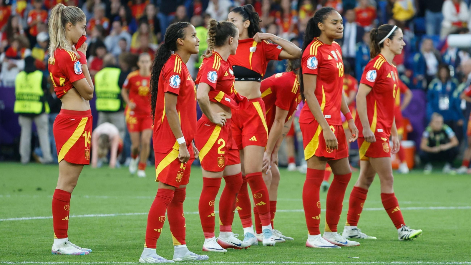 Las jugadoras de la selección española, en la tanda de penaltis.