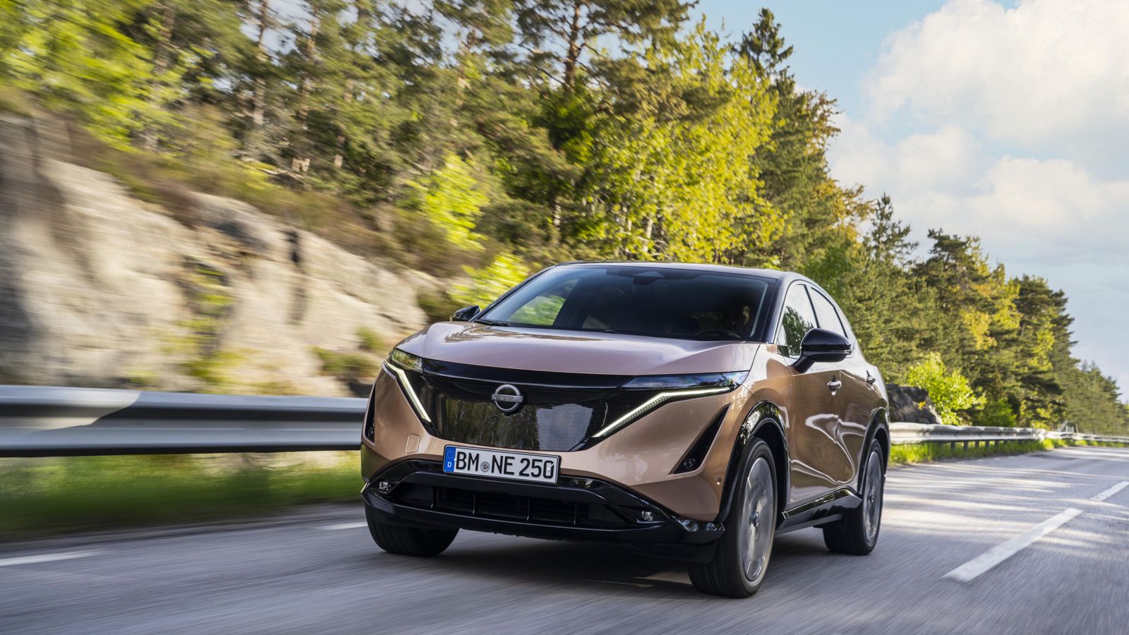 Con tres niveles de potencia, el Ariya se pone a la venta con dos baterías: una para la versión de tracción delantera menos potente, la otra para la de potencia intermedia, también con un único motor; y para la de tracción total, ésta con dos.