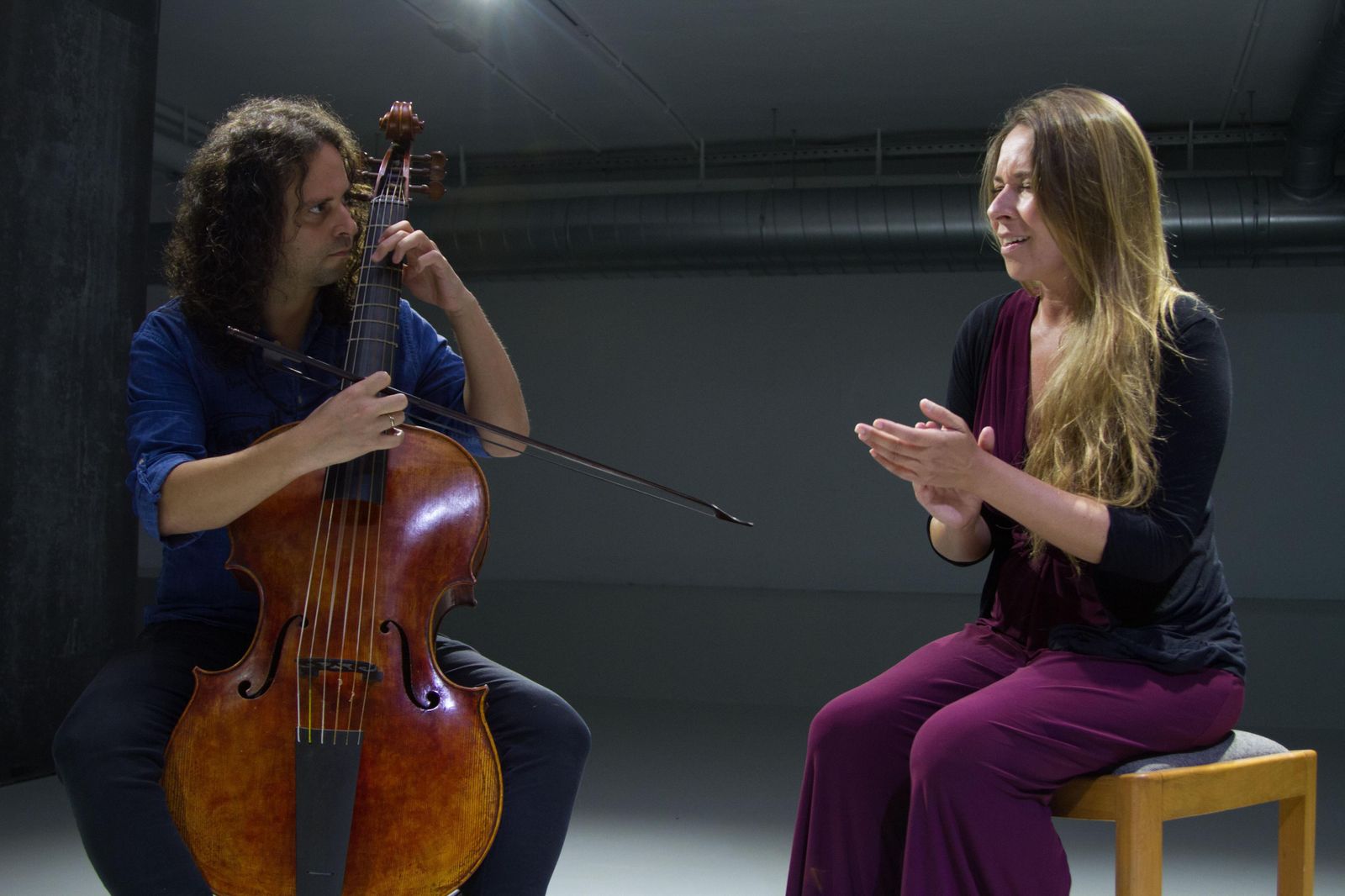 Fahmi Alqhai y Rocío Márquez, en un ensayo en Sevilla.