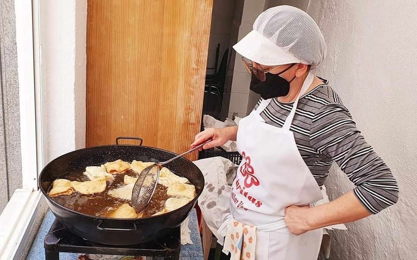 Roscos y pestiños para ayudar a las familias más necesitadas en la provincia de Granada