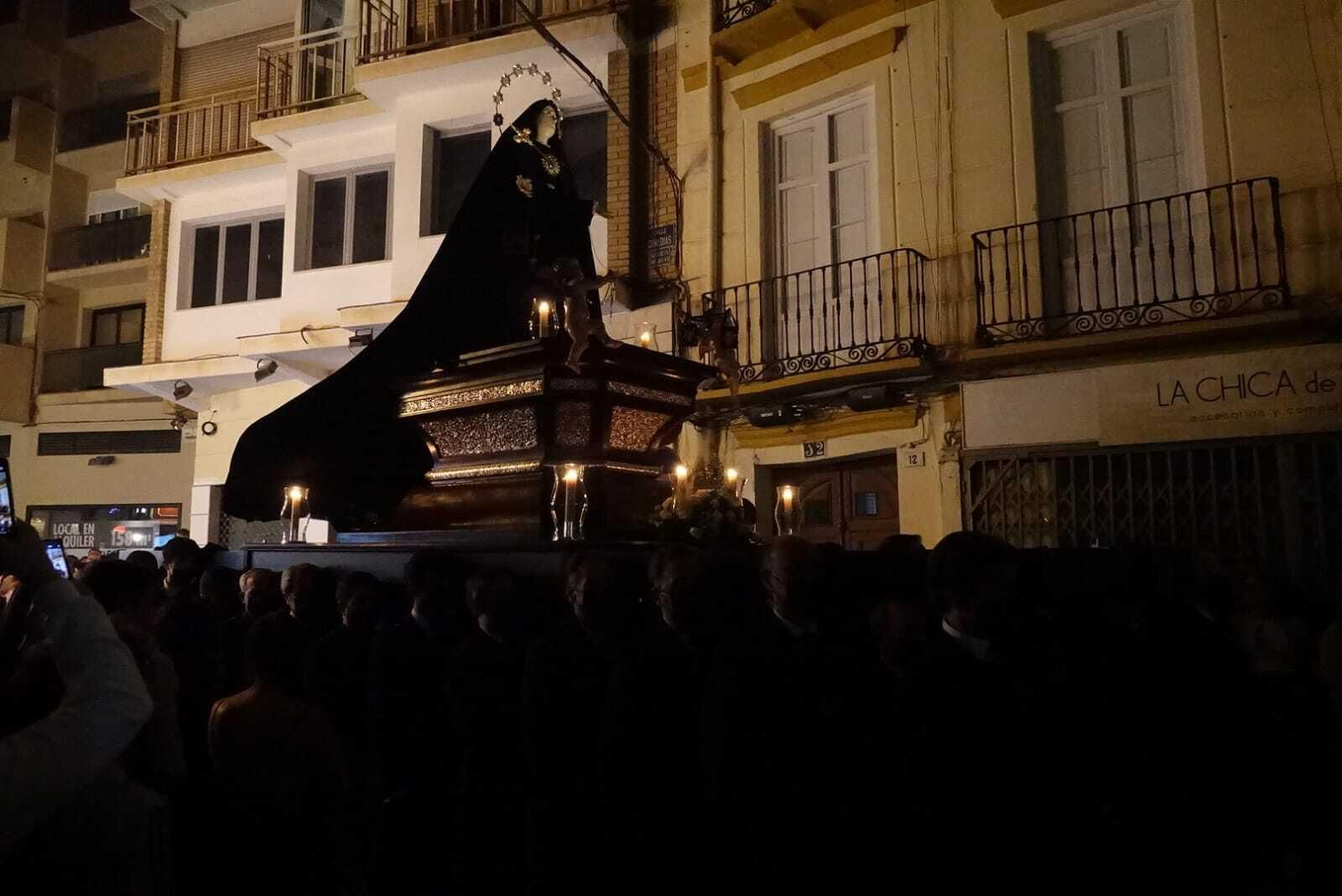 Servitas por calle Comedias.