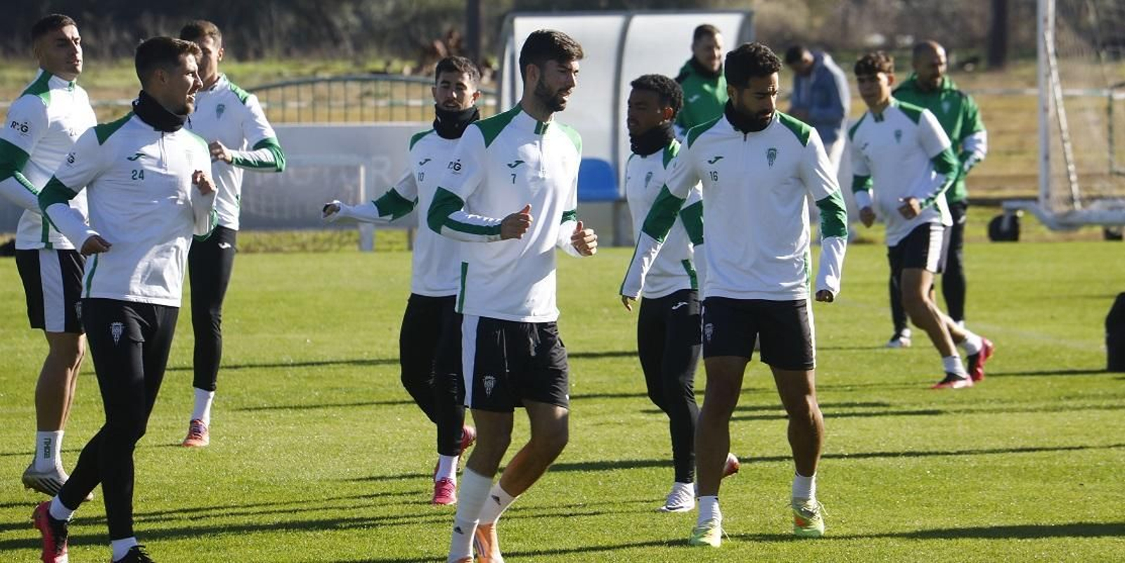 Pedro Ortiz, Théo Zidane y Rubén Alves se ejercitan junto a sus compañeros en la Ciudad Deportiva.