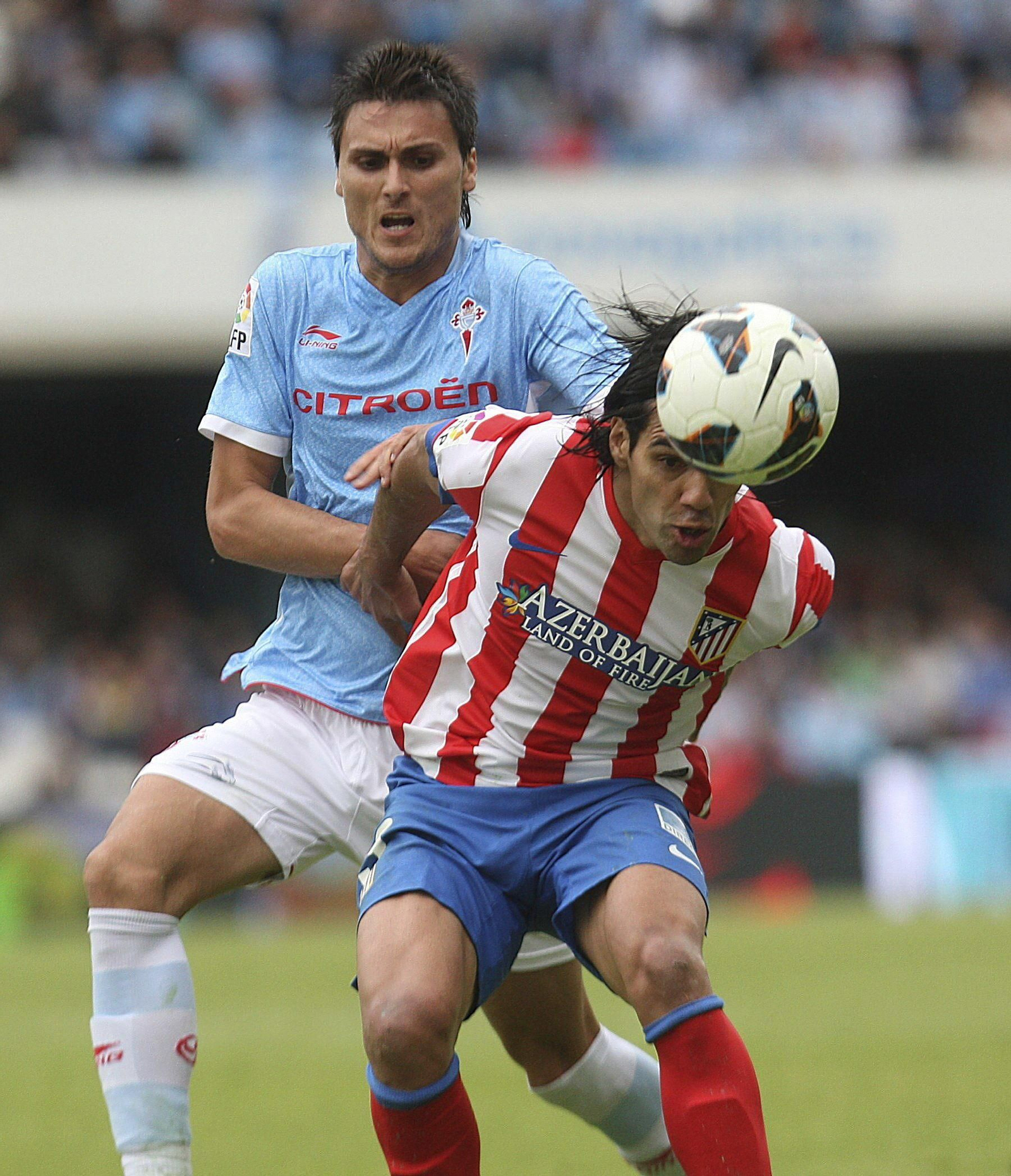 Jonathan Vila puga con Falcao en su etapa en el Celta