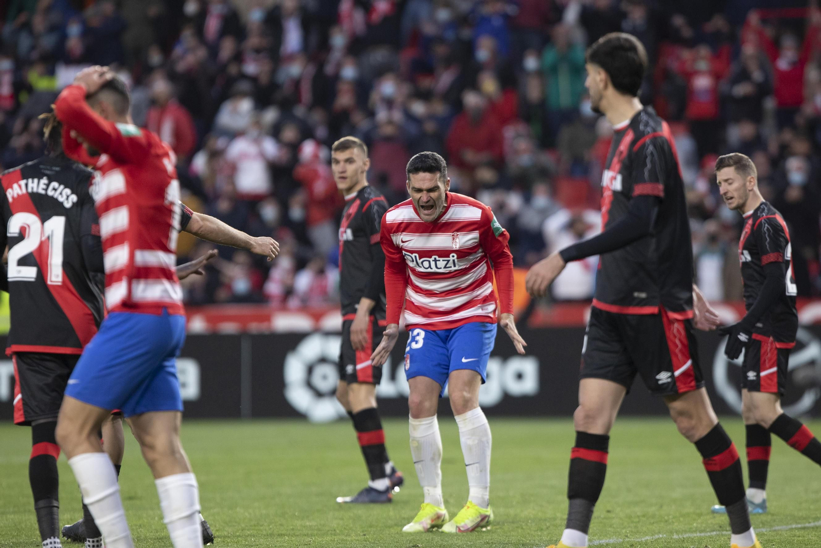 Molina se lamenta tras una ocasión.