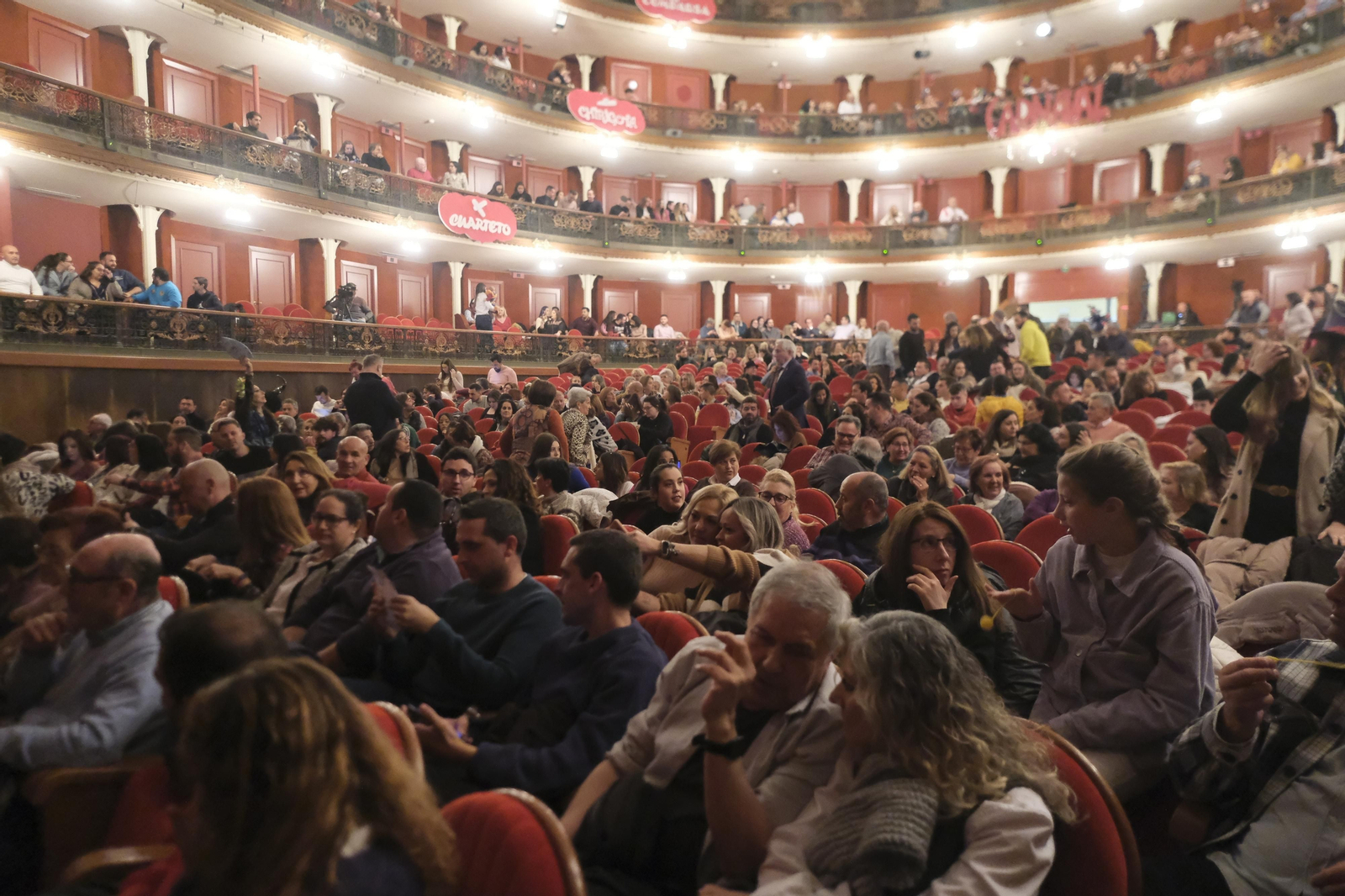 El ambiente de la final del Concurso de Agrupaciones del Carnaval de Córdoba, en imágenes