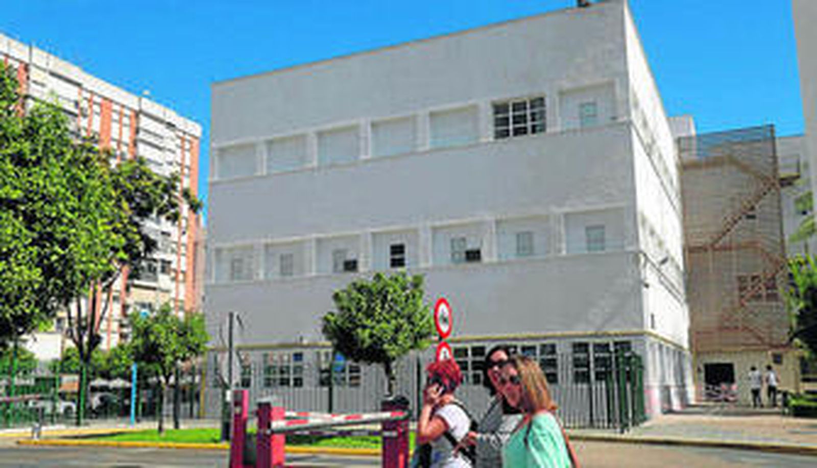 El edificio que acoge la sala de estudio 24 horas, ubicada en la planta baja.