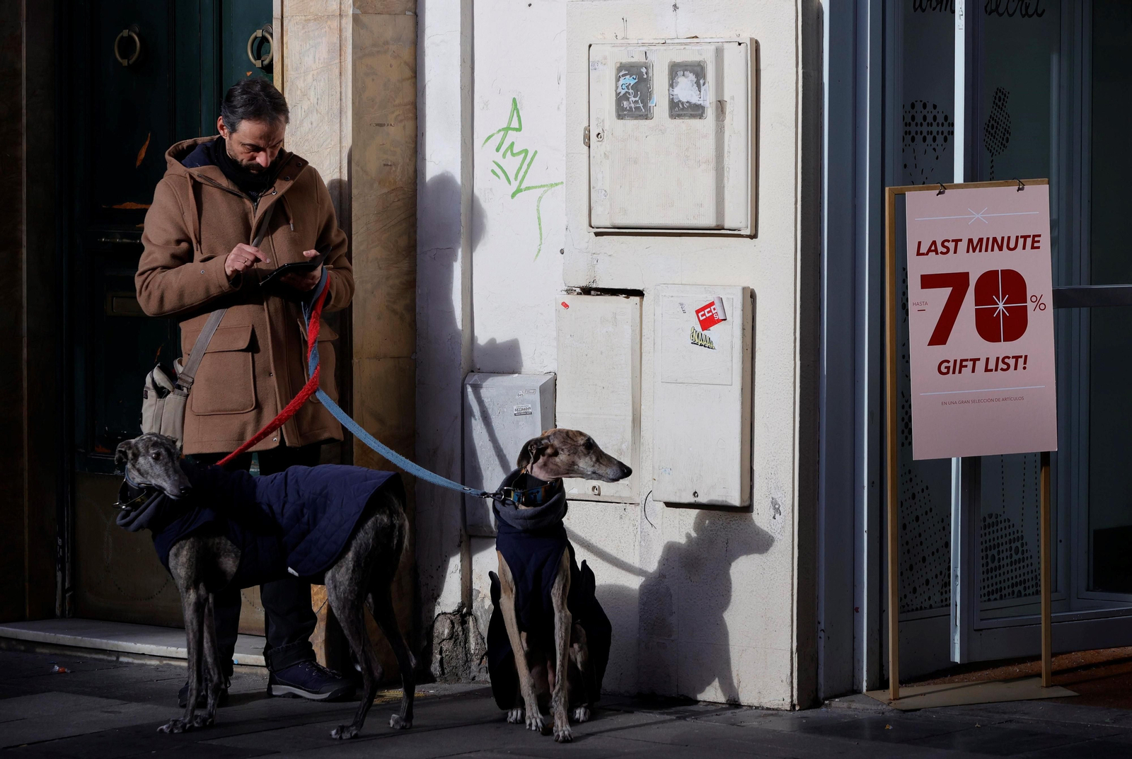 Las rebajas de enero en Sevilla, en imágenes